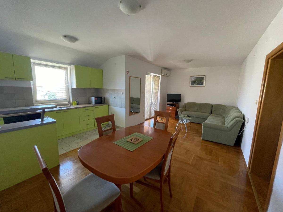 Apartments Dunja Малинска Екстериор снимка