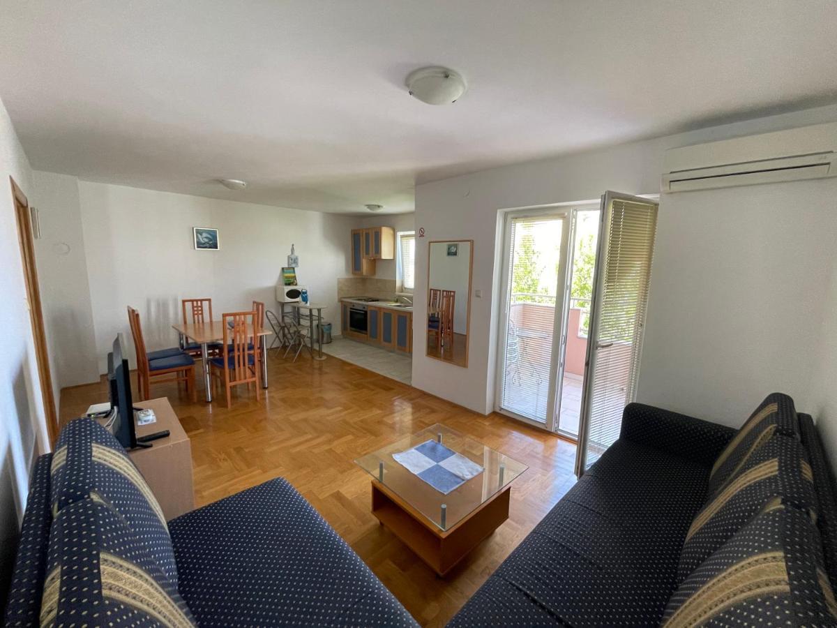 Apartments Dunja Малинска Екстериор снимка