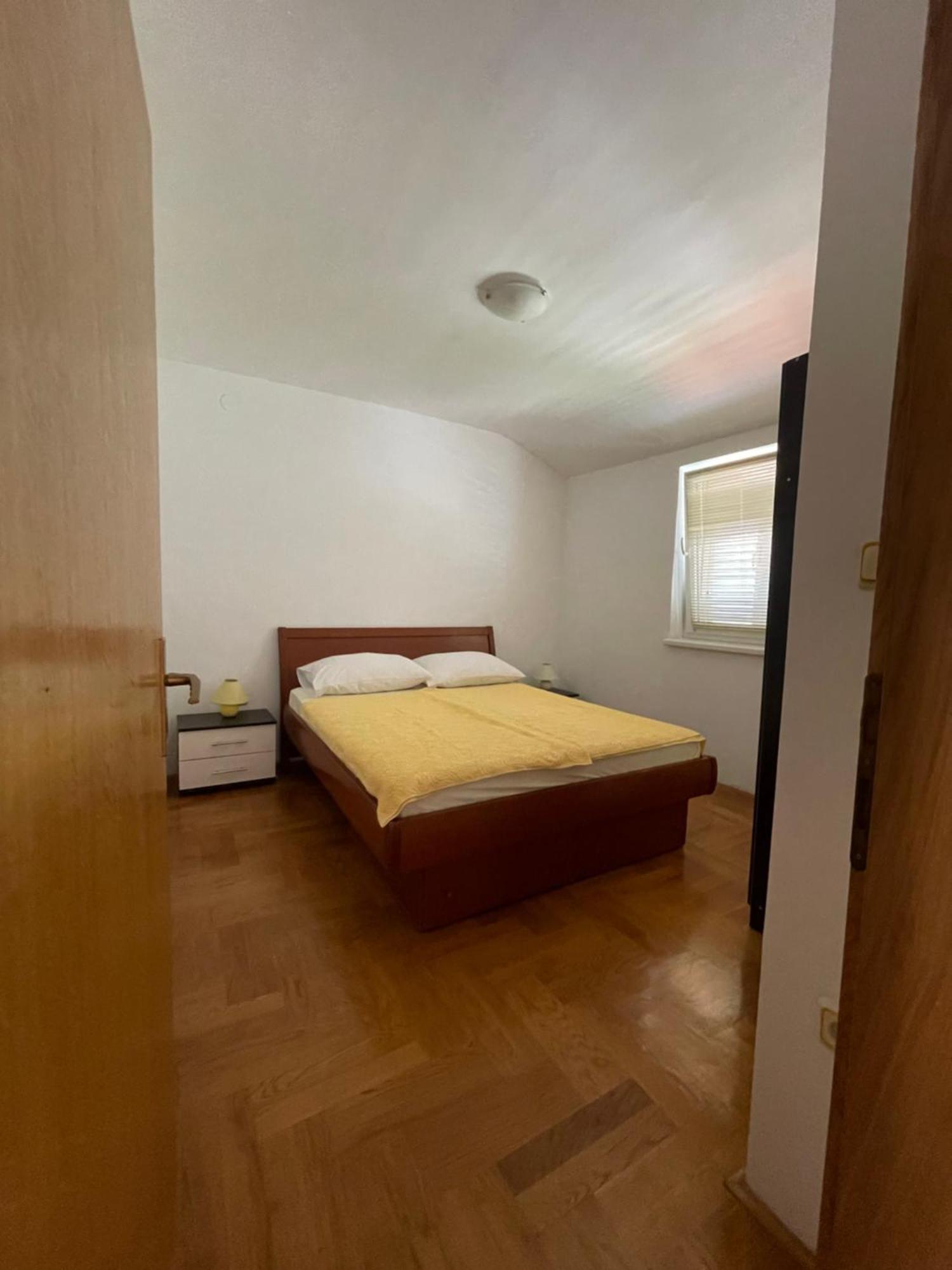 Apartments Dunja Малинска Екстериор снимка