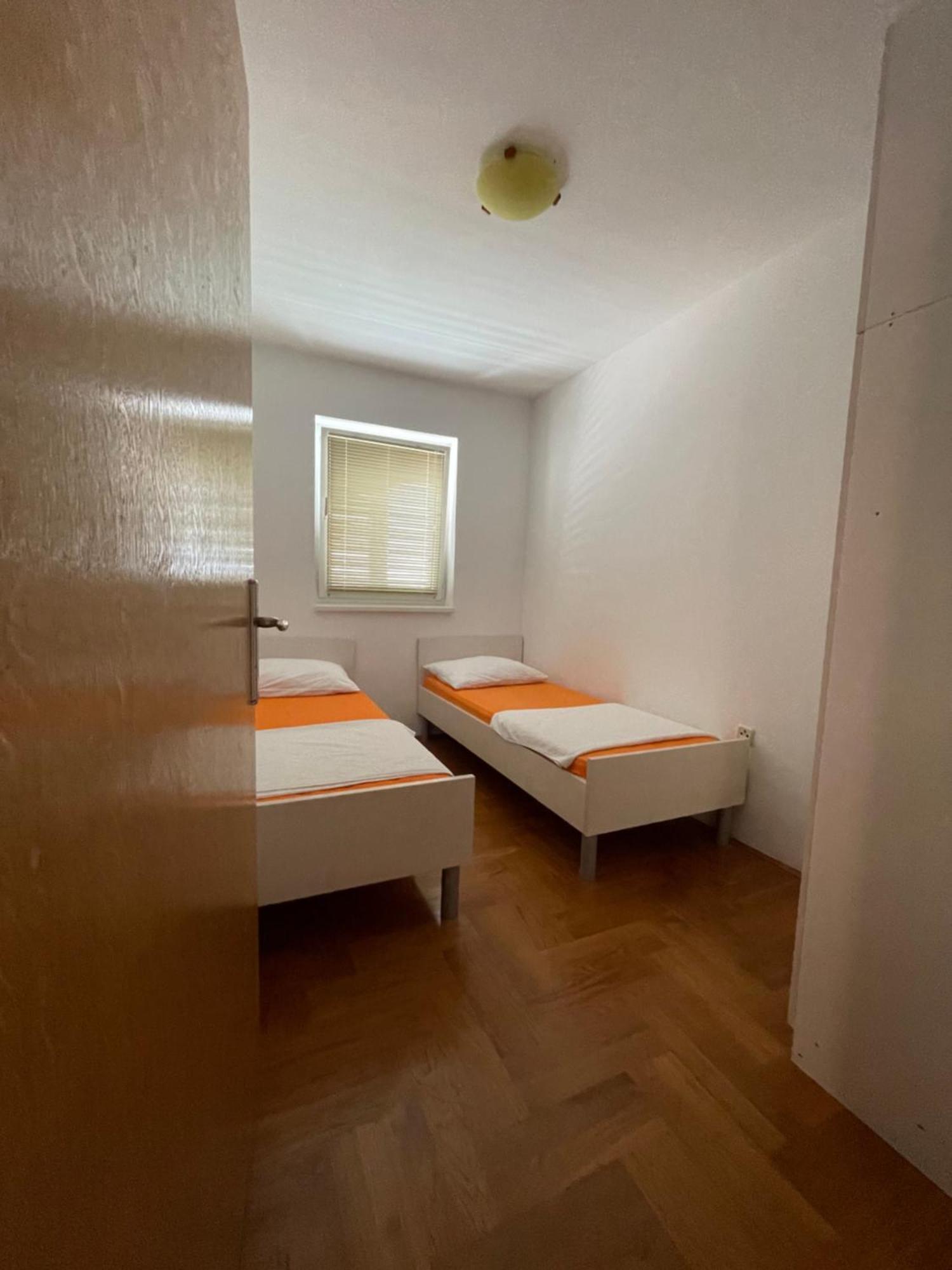 Apartments Dunja Малинска Екстериор снимка