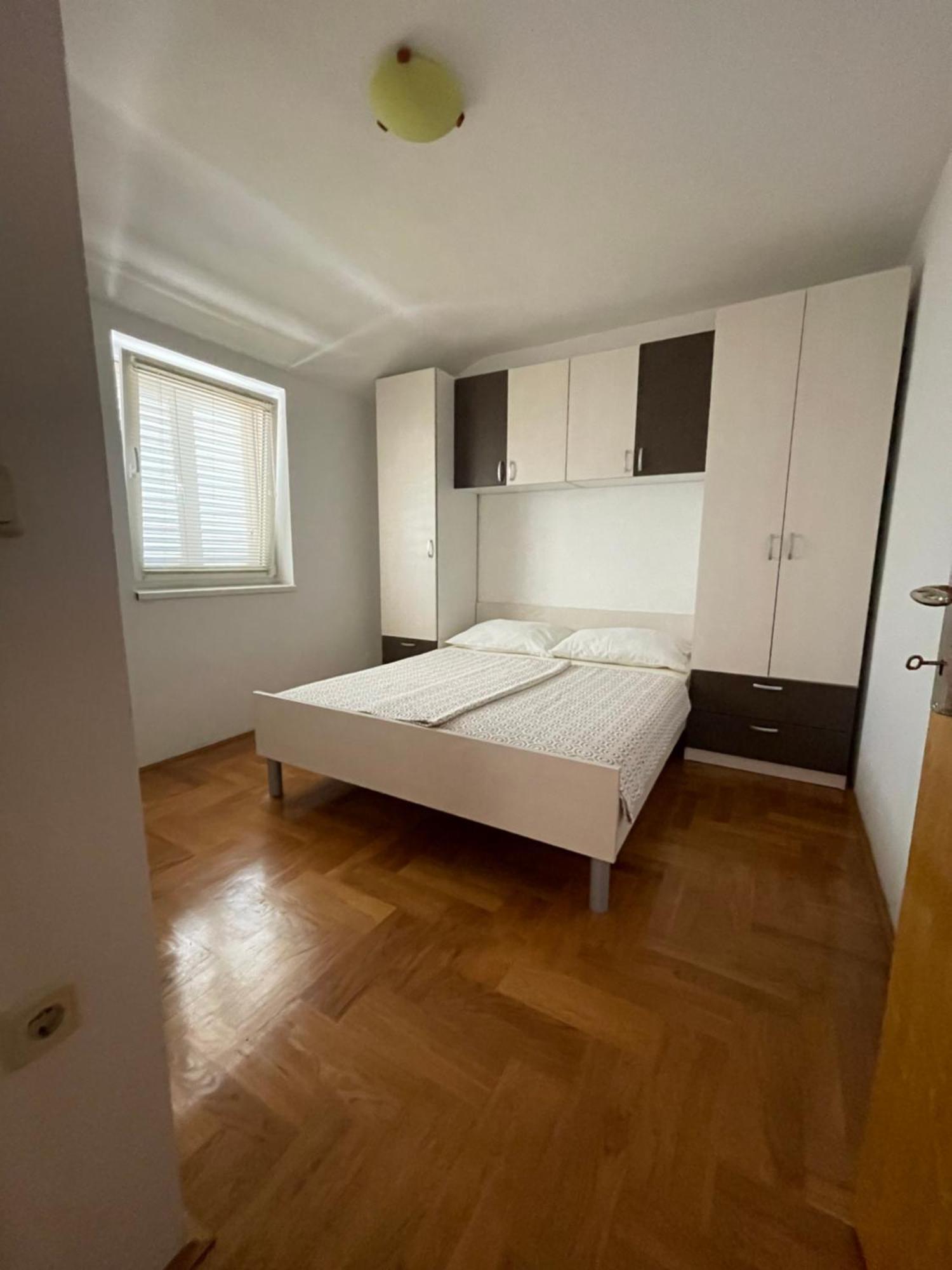 Apartments Dunja Малинска Екстериор снимка