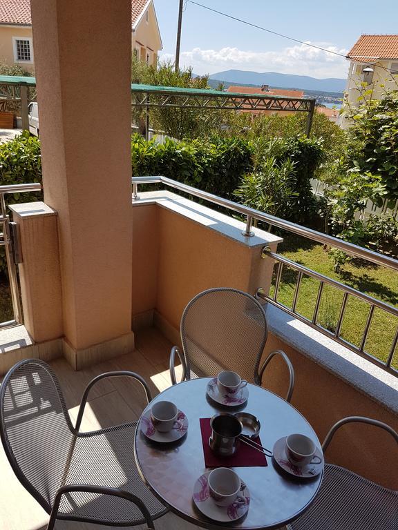 Apartments Dunja Малинска Екстериор снимка