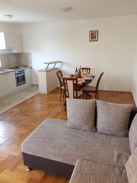 Apartments Dunja Малинска Екстериор снимка